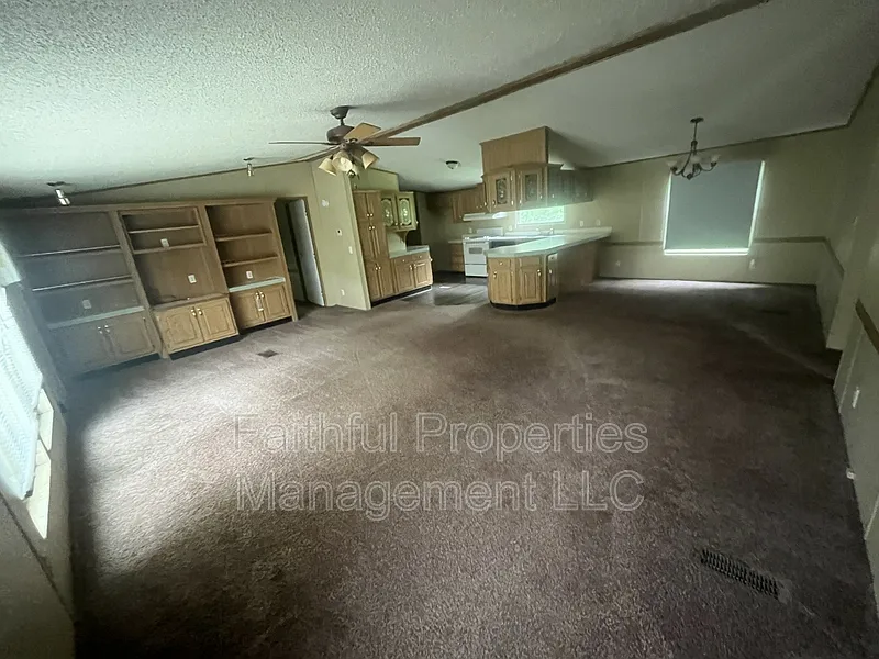 3 bed, 2.0 bath, 1500 sqft, $1,395 — Photo 2
