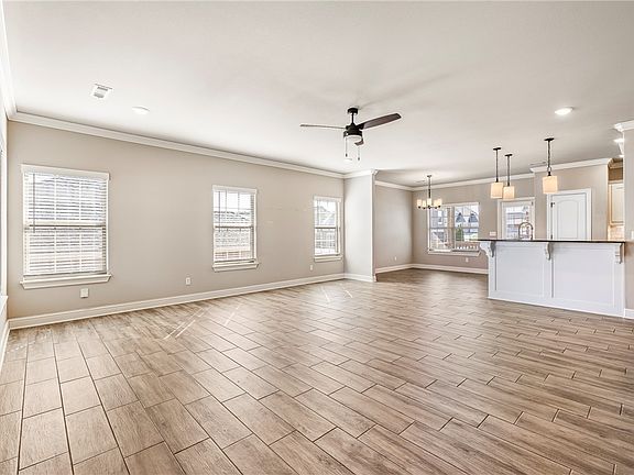 3rd image of 511 Oak Run Ln