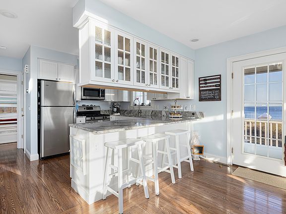 4th image of 57 Foster St