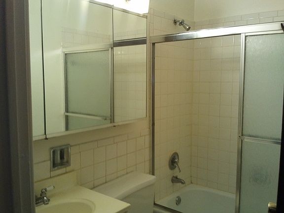 5th image of 3825 N Pine Grove Ave APT 509