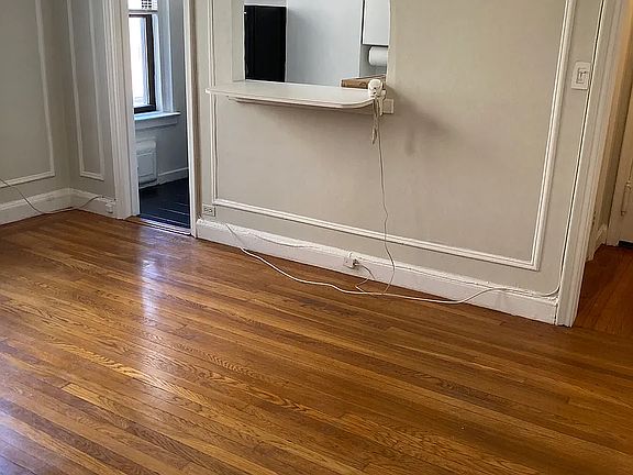 4th image of 321 E 54th St APT 10G