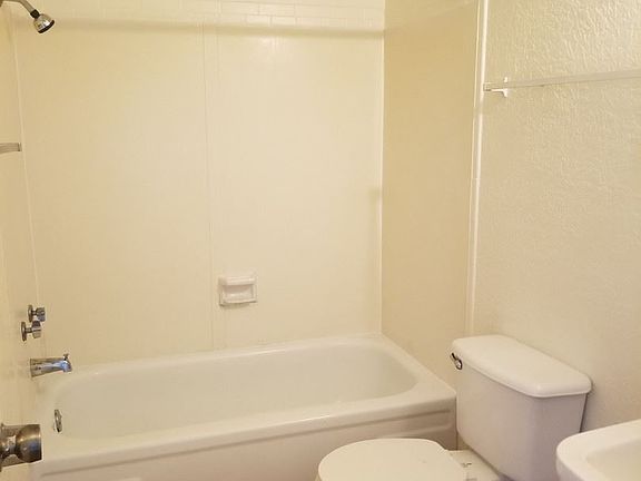 5th image of 1601 Gold Ave SE APT B