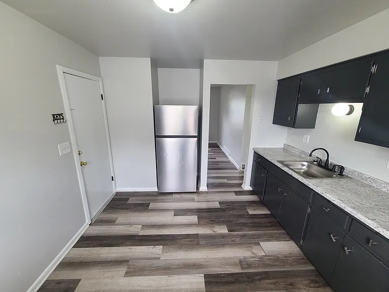 6912 W Silver Spring Dr — Photo 5