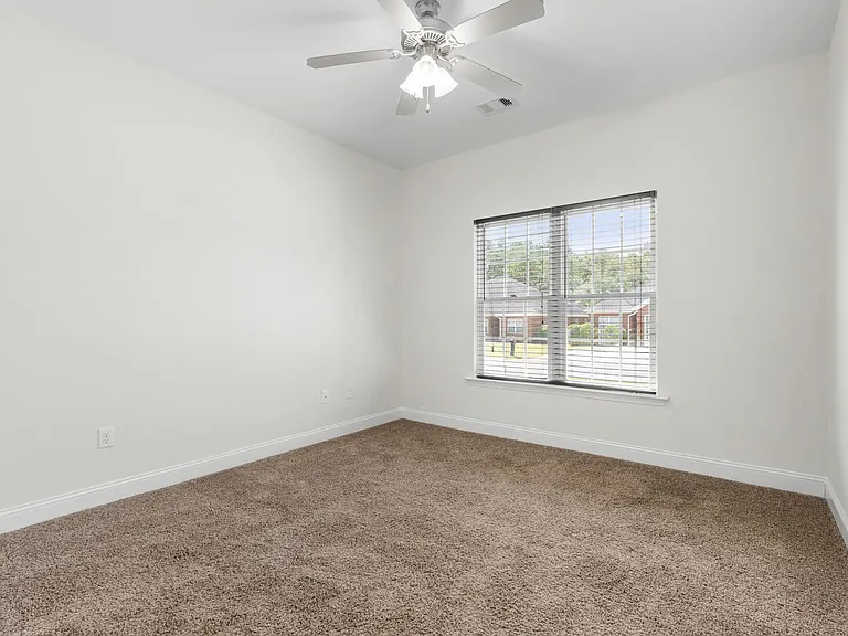 102 Ledbury Cv — Photo 16