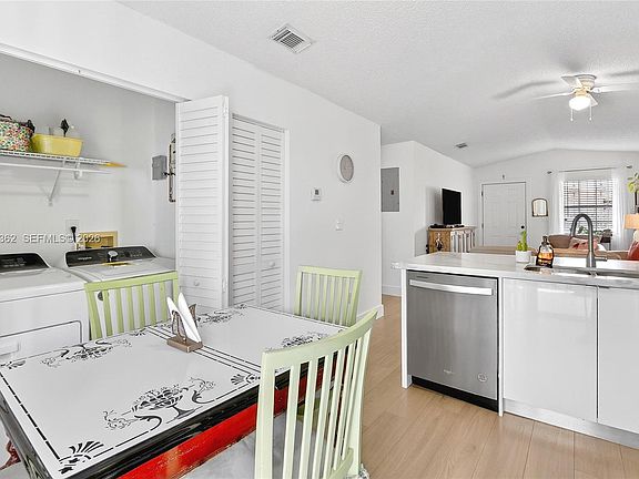5th image of 2238 W 74th Ter #39C