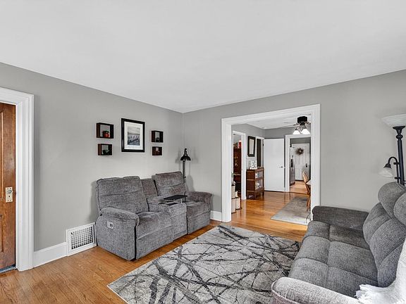 4th image of 1739 Chatham STREET