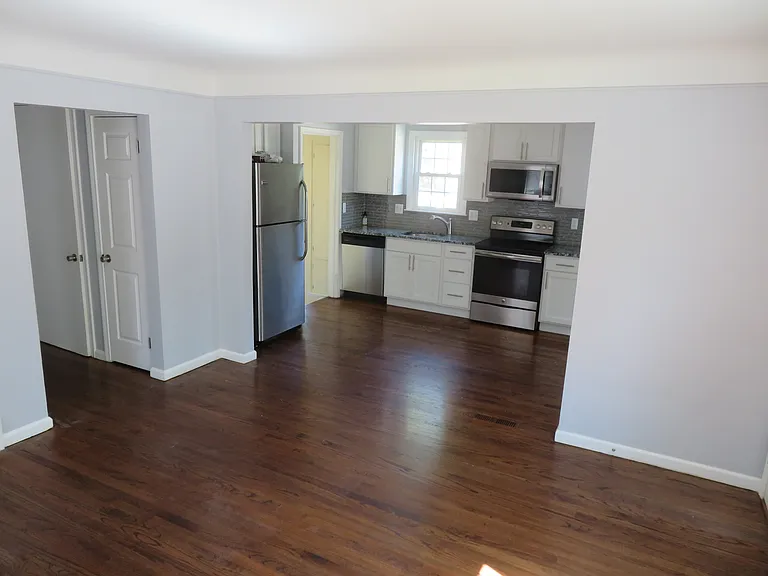 521 N Rembrandt Ave — Photo 9