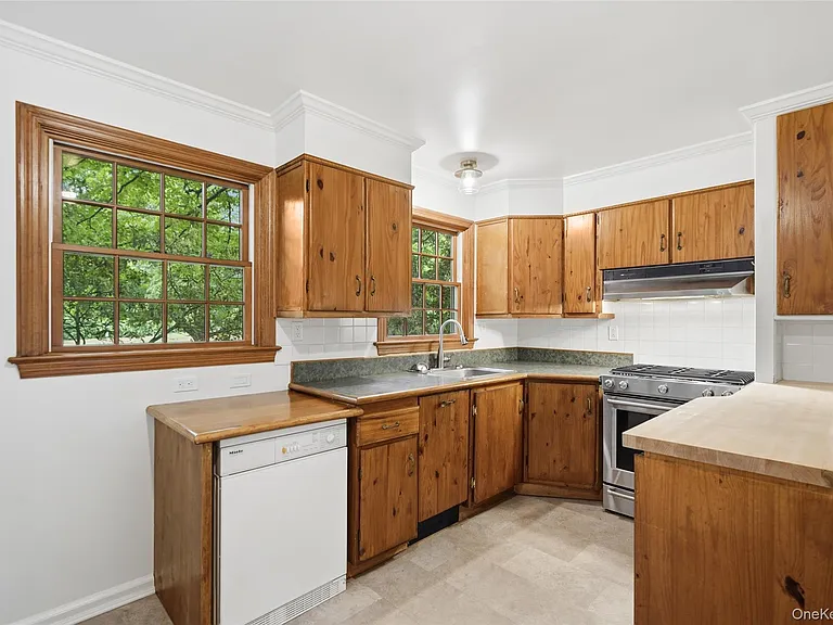 84 Pound Ridge Rd — Photo 9
