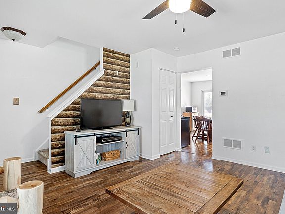 2nd image of 287 Vincent Cir