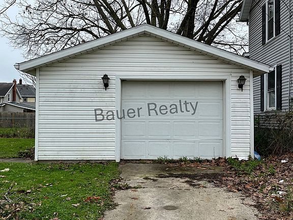 3rd image of 1036 Cottage St