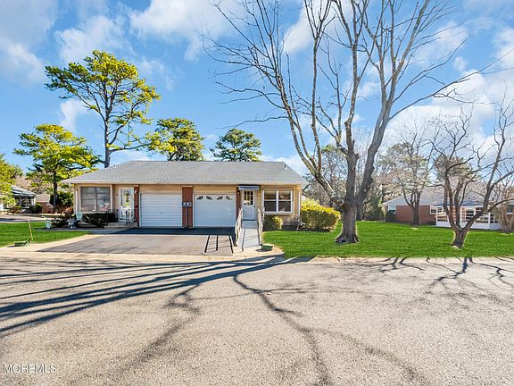 3rd image of 11 B Yorktowne Parkway