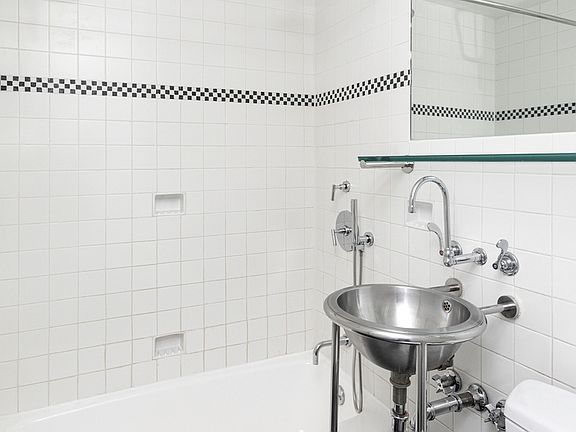 4th image of 237 Madison Ave #1202