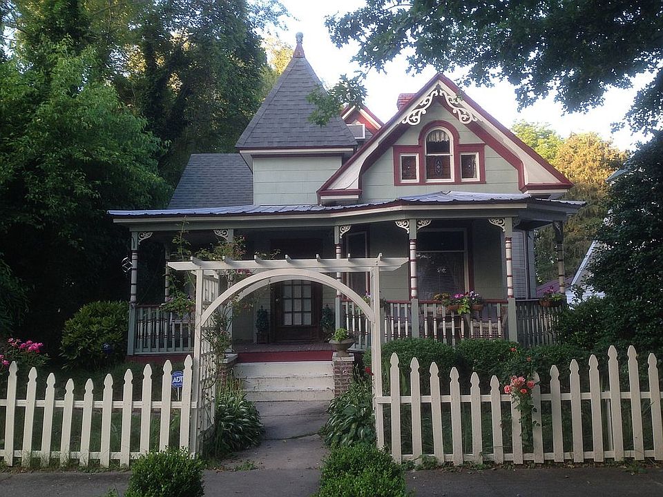 2nd image of 106 Park Ave