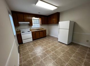 409 W Oak St, Selma, NC 27576