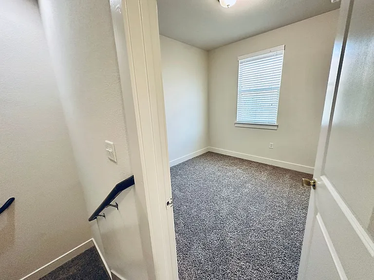 2216 Creekside Ln — Photo 22
