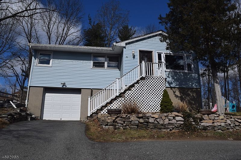 1st image of 35 Black Oak Dr