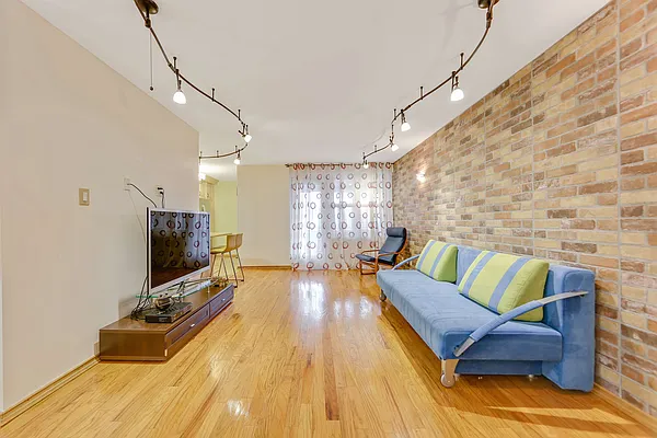 Sold by ListingMule LLC | media 19