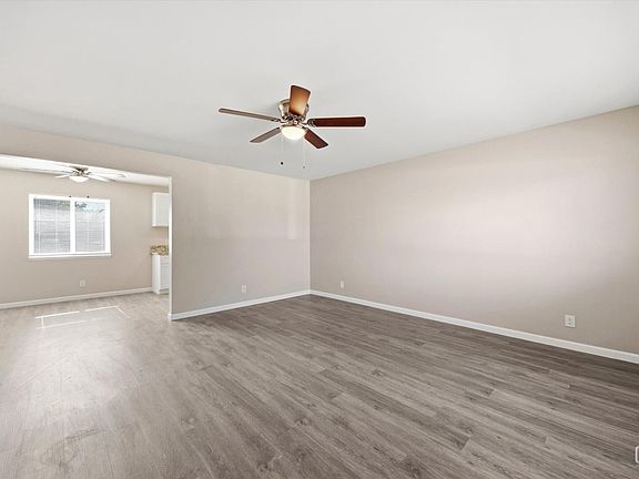 4th image of 613 Zinnia St