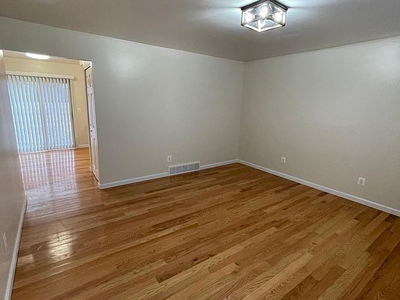 3rd image of 32723 Haggerty Dr