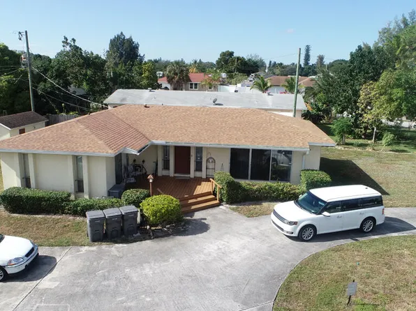 1675 E Breezy Lane, West Palm Beach, FL 33417