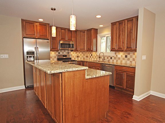 5th image of 29W715 Woodcrest Dr