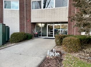 5540 Walnut Ave APT 5A, Downers Grove, IL 60515