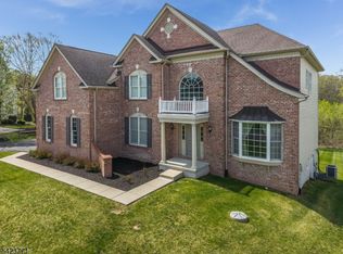 61 Albert Dr, Clinton, NJ 08809