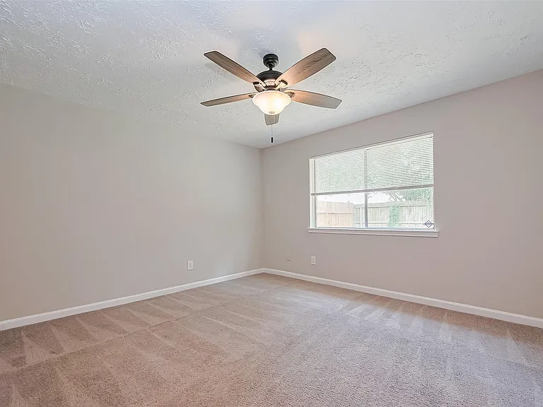 2606 Lexington Woods Dr — Photo 31