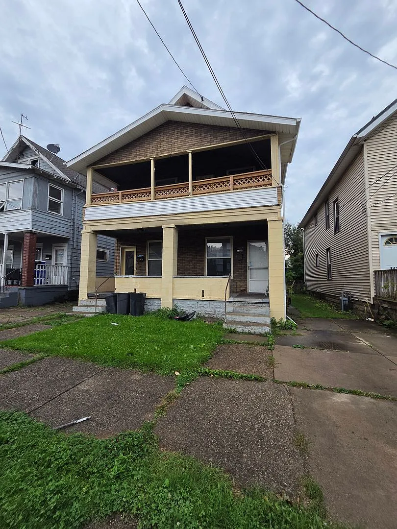 Lower 3 bedroom east side — Photo 1