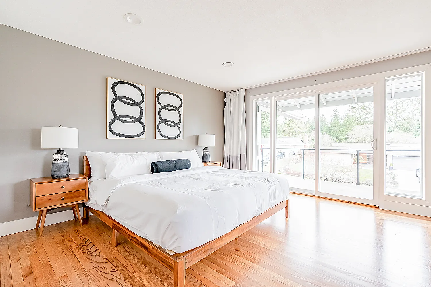 7 bed, 3560 sqft, $13,200 — Photo 3