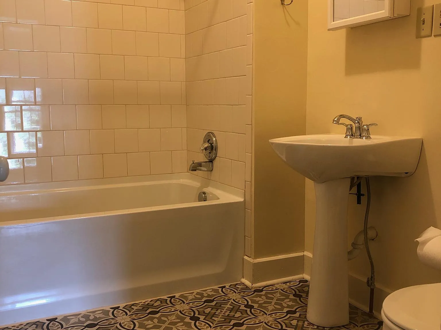 425 E High St — Photo 3