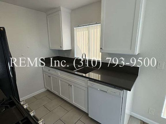 5th image of 2270 Earl Ave #5