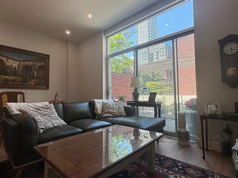 637 Spruce St — Photo 5