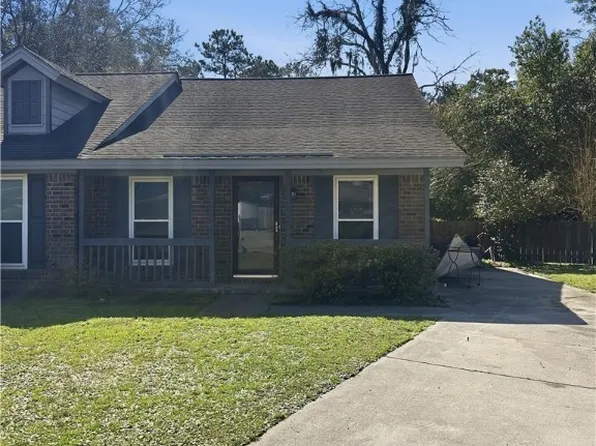 135 Hunt Club Ct, Savannah, GA 31406