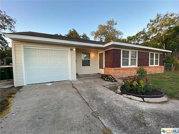 2nd image of 808 E Mesquite Ln