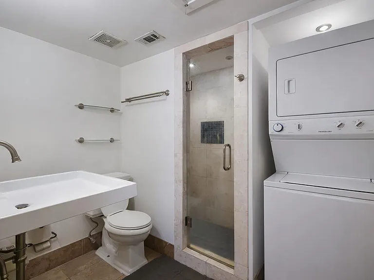 706 W 22nd St #306 — Photo 19