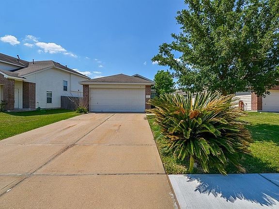 4th image of 7906 Crescent Village Ln