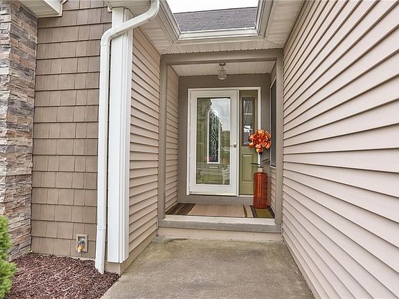 5th image of 147 Stewart Pl