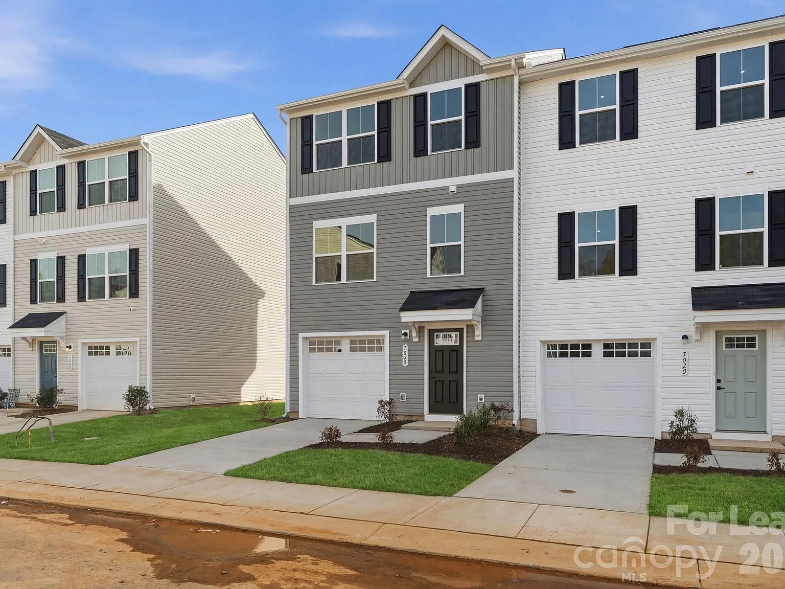 3 bed, 2.5 bath, 1567 sqft, $1,900 — Photo 2