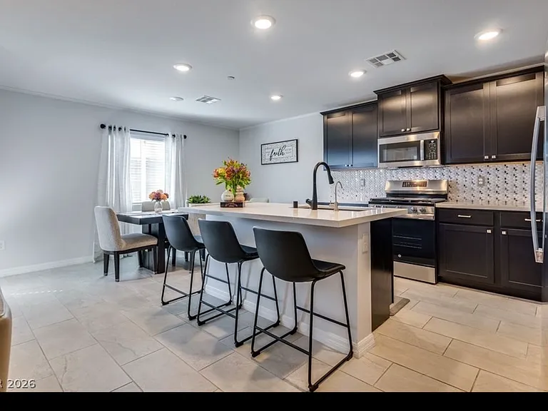 9493 Sky Pointe Dr — Photo 1