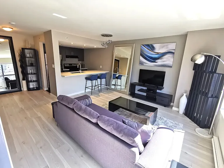 1060 Alberni St #410 — Photo 4