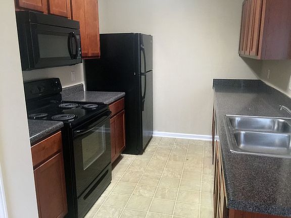 3rd image of 1918 Grove Way