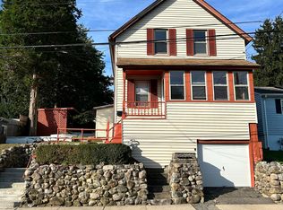 36 W High St, New London, CT 06320