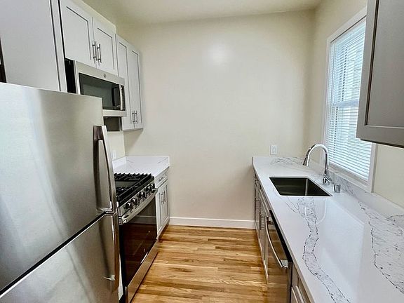 5th image of 1349 Greenwich St #4