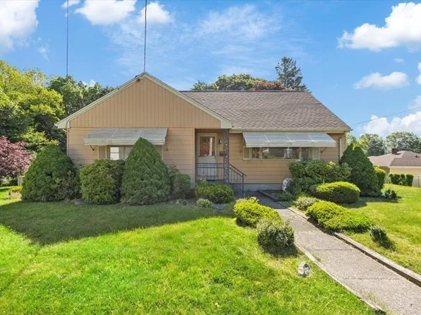 2 Bower St, Somerset, MA 02726