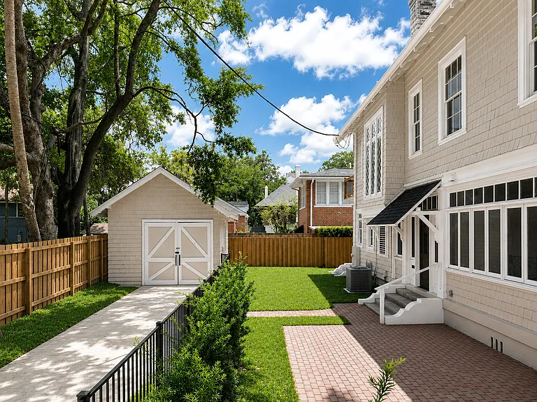 2979 Saint Johns Ave — Photo 5
