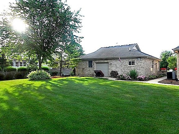 3rd image of 12957 Shelly Ln