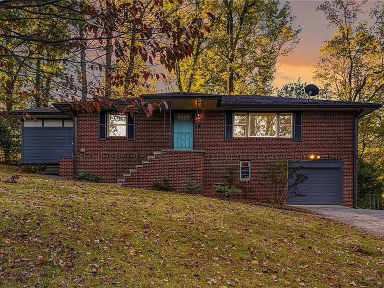 436 Grady Pl — Photo 2