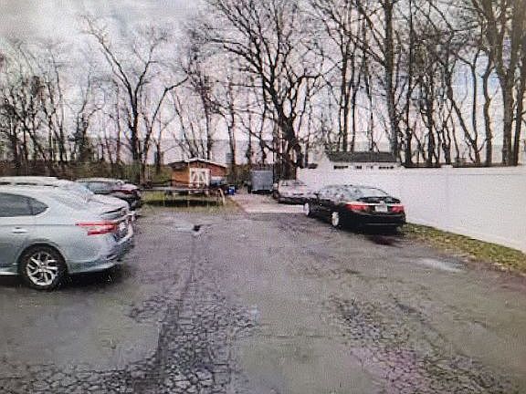 5th image of 100 Churchill Ave