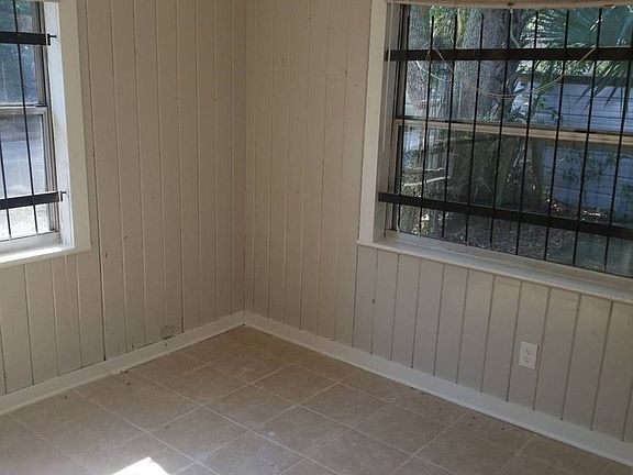 3rd image of 3732 Whitehall St